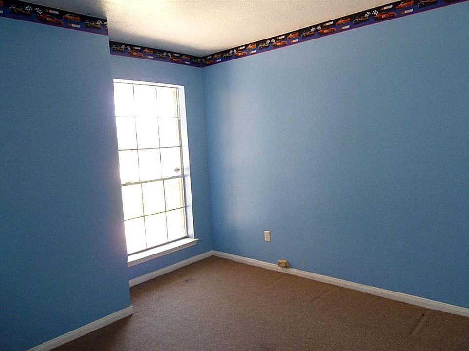 2nd image of 10107 Raymondville Rd