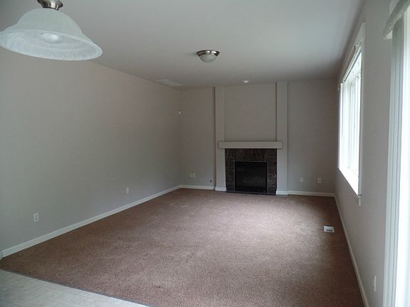 4th image of 20529 195th Avenue Ct E