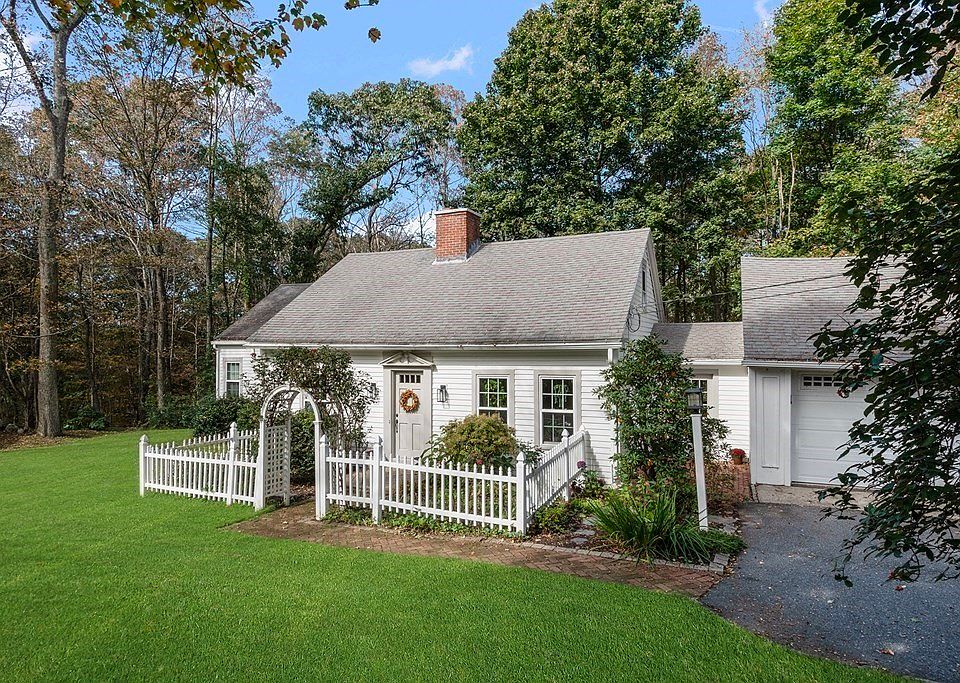 845 Hill St, Northbridge, MA 01534 Zillow