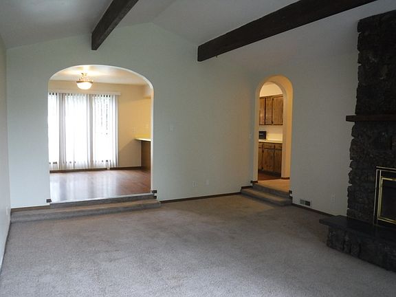 5th image of 210 High Park Way