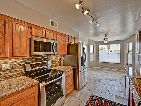 3rd image of 10318 W Cameo Dr