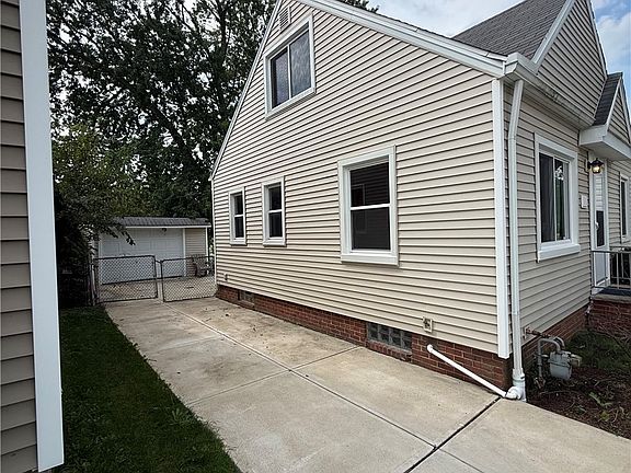 5th image of 4111 Russell Ave