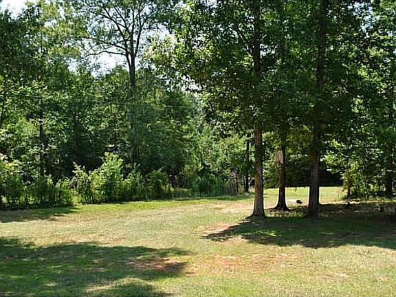 2nd image of 301 Log Cabin Ln