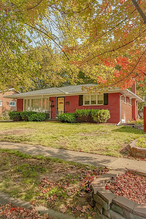 1915 Covington Dr photo 1