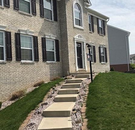 2nd image of 1037 Sweet Brier Dr