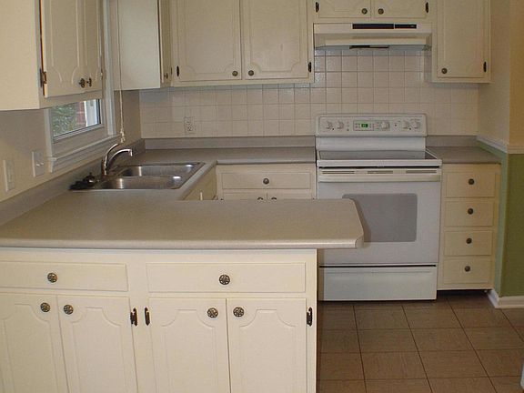 3rd image of 4214 Tiffany Ave