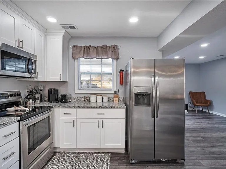 5900 Clear Springs Ct — Photo 9