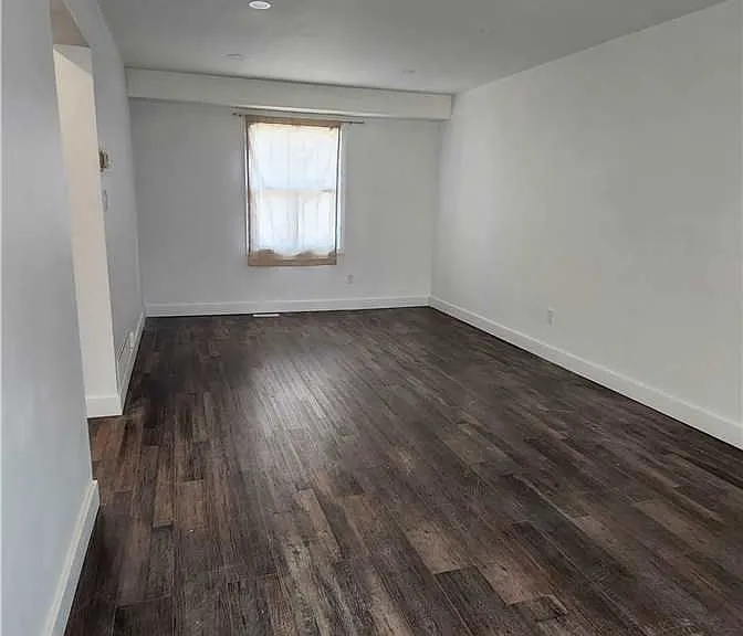107 Crittenden Sq — Photo 4