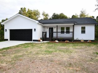 104 Whispering Pines Ln, King, NC 27021