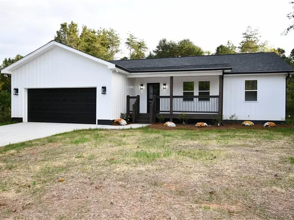 104 Whispering Pines Ln, King, NC 27021