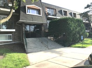 3855 N Parkway Dr APT 3D, Northbrook, IL 60062