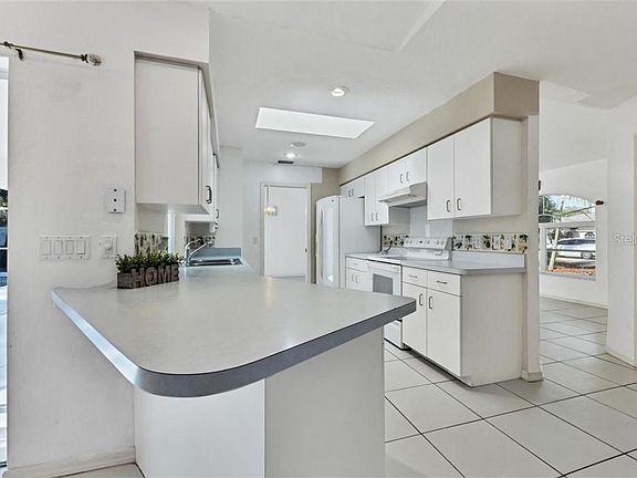 5th image of 104 Broadmoor Ln