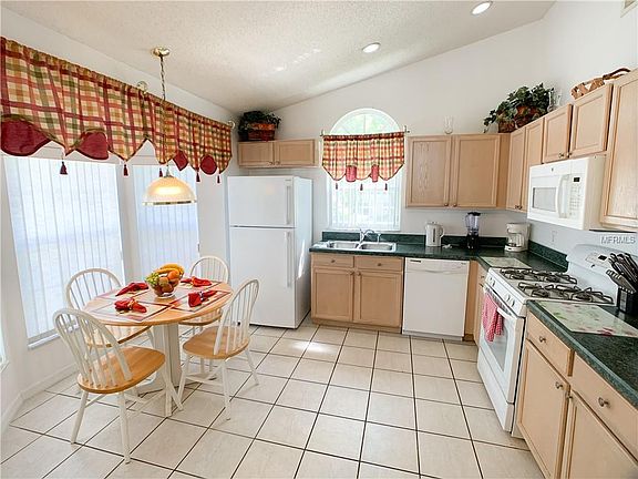 2nd image of 106 Sunny Oak Trl