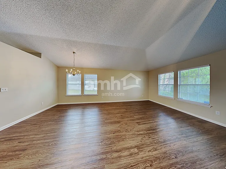 3353 Chapel Ct — Photo 7