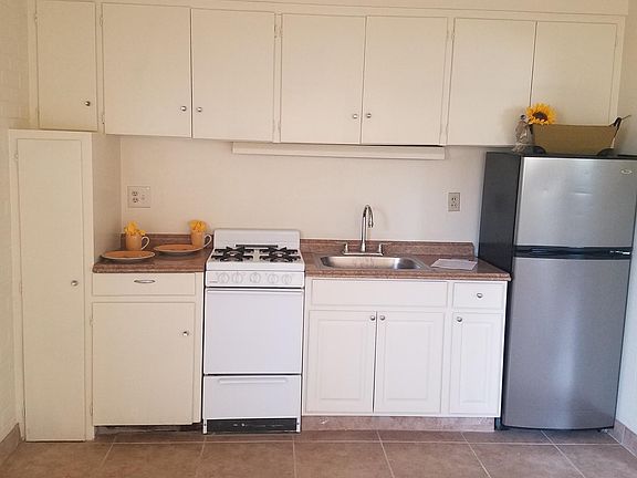 5th image of 2130 N Margaret Ave