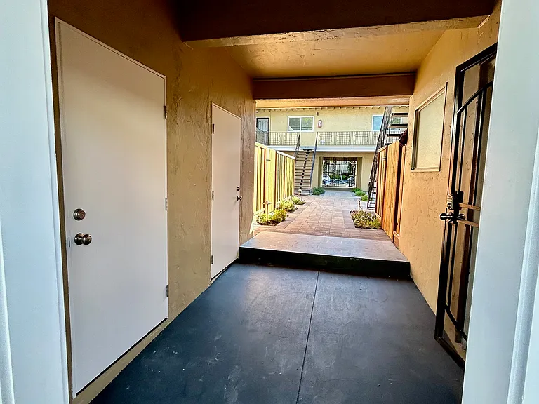3745 Miramar Way — Photo 7