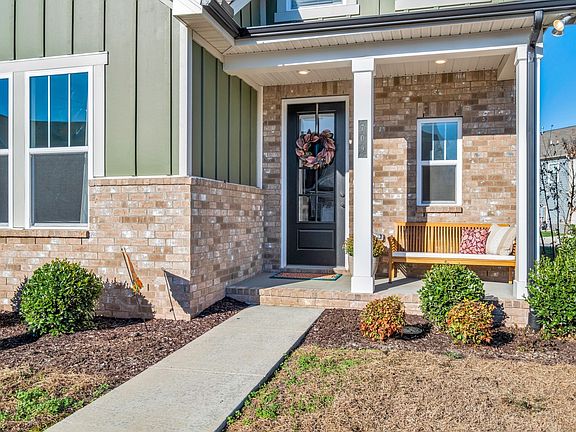 5th image of 709 Hahn Ct