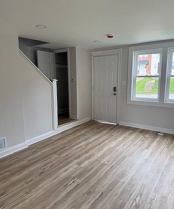 5th image of 3229 Westmont Ave