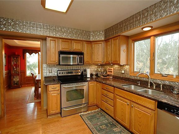 4th image of 28400 Cresthaven Dr