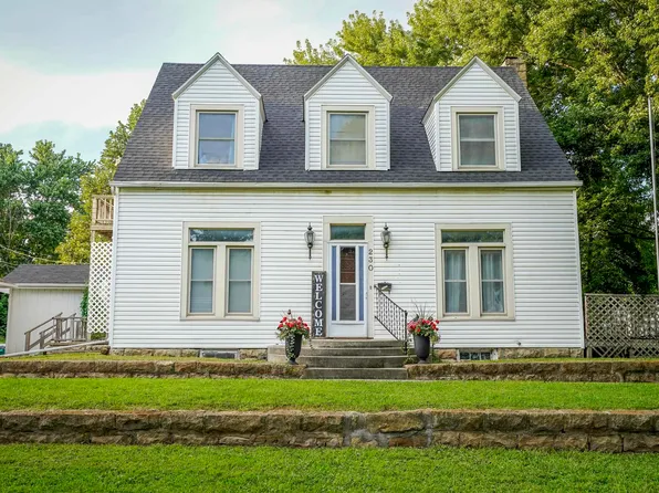 230 W 15th St, Horton, KS 66439