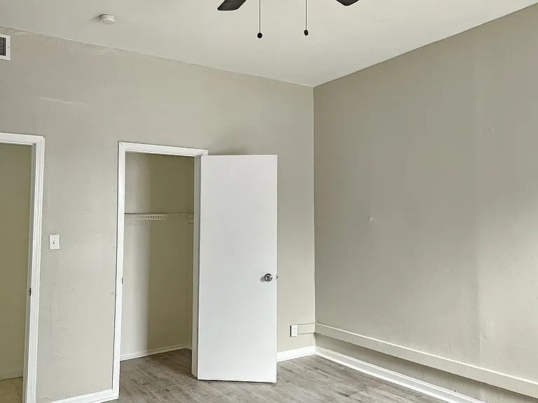 5887 Page Blvd #1E — Photo 16