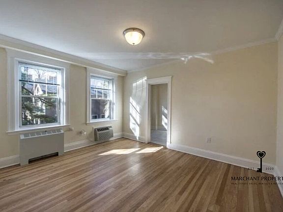 4th image of 18 Chauncy St #22-10