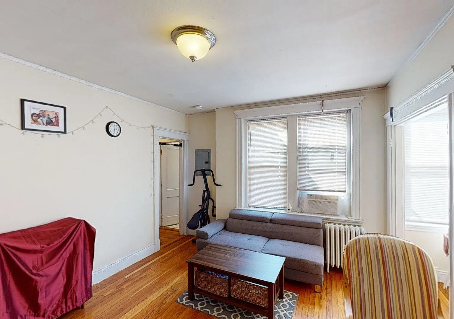 Beautiful spacious penthouse unit with great location in Allston available NOW!! — Photo 2