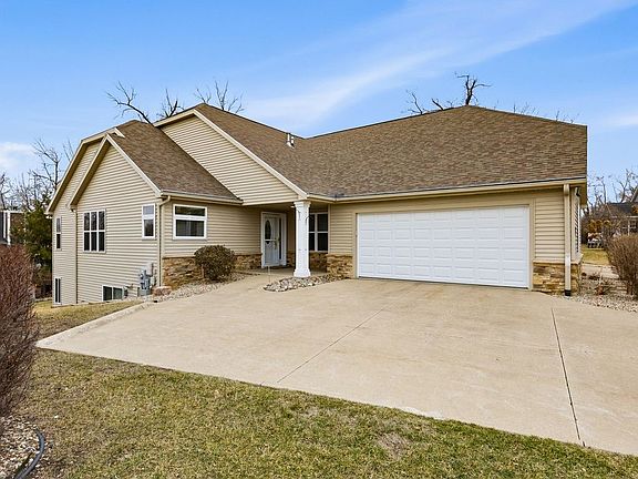 2nd image of 3801 Willowbend Ct NE