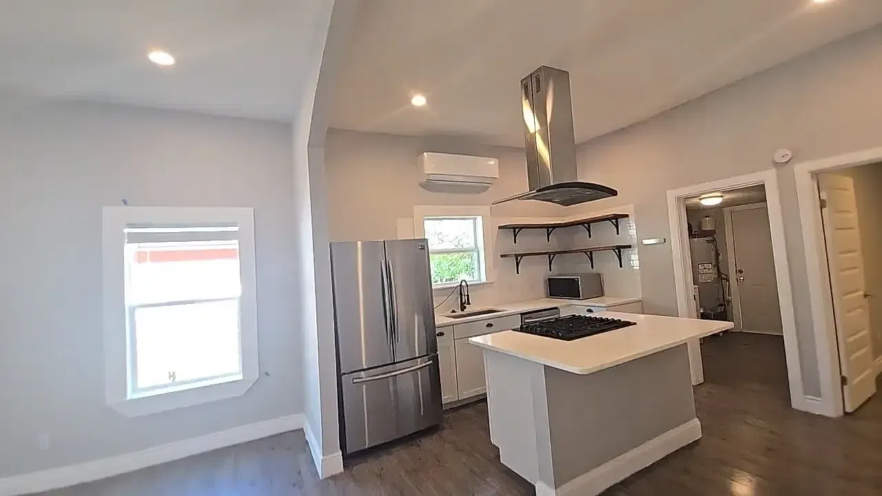 3 bed, 2.0 bath, 1527 sqft, $2,040 — Photo 3