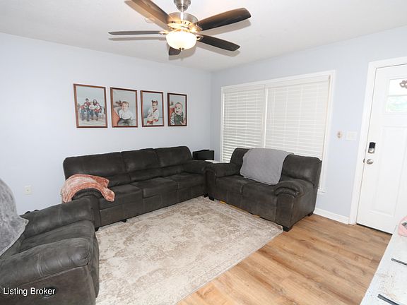 2nd image of 11810 Mahogany Dr