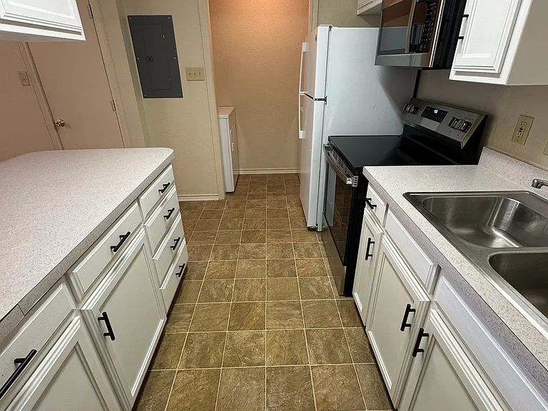 927 W Chestnut St #B — Photo 24