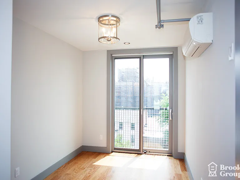 18 Stanhope St #3G — Photo 7