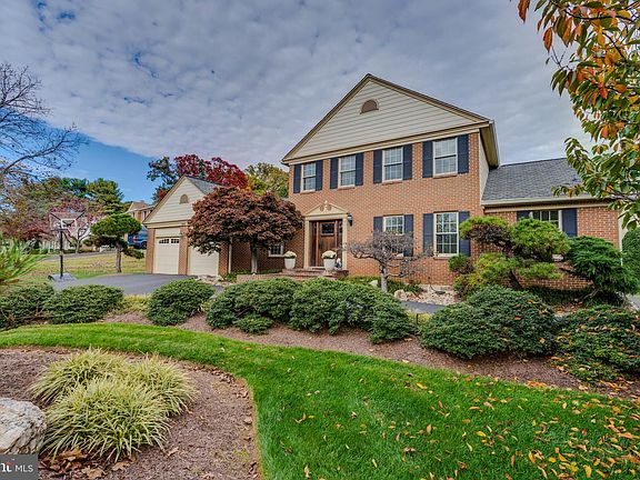 4th image of 5701 Magic Mountain Dr