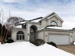 343 S Prospect St, Roselle, IL 60172