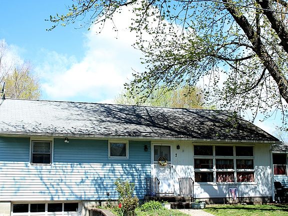 3rd image of 7 Mountain View Ave
