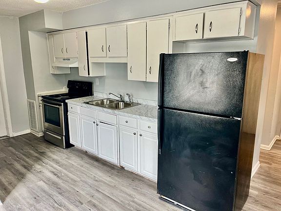 5th image of 915 N Iowa Ave APT 1