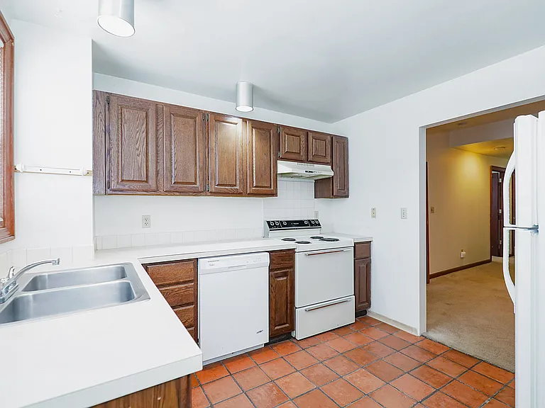 Barr Terrace Apartments — Photo 29