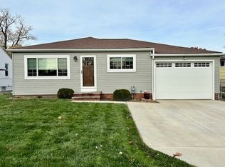 18158 Adams Dr, Strongsville, OH 44149