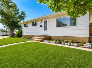 27 NE Dovercrest Way SE, Calgary, AB T2B 1X1