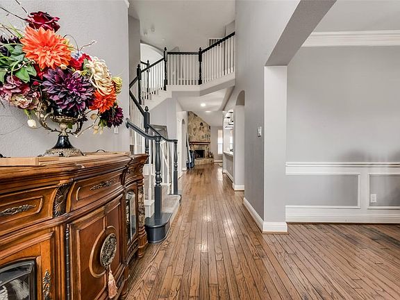 4th image of 2463 Beachview Dr