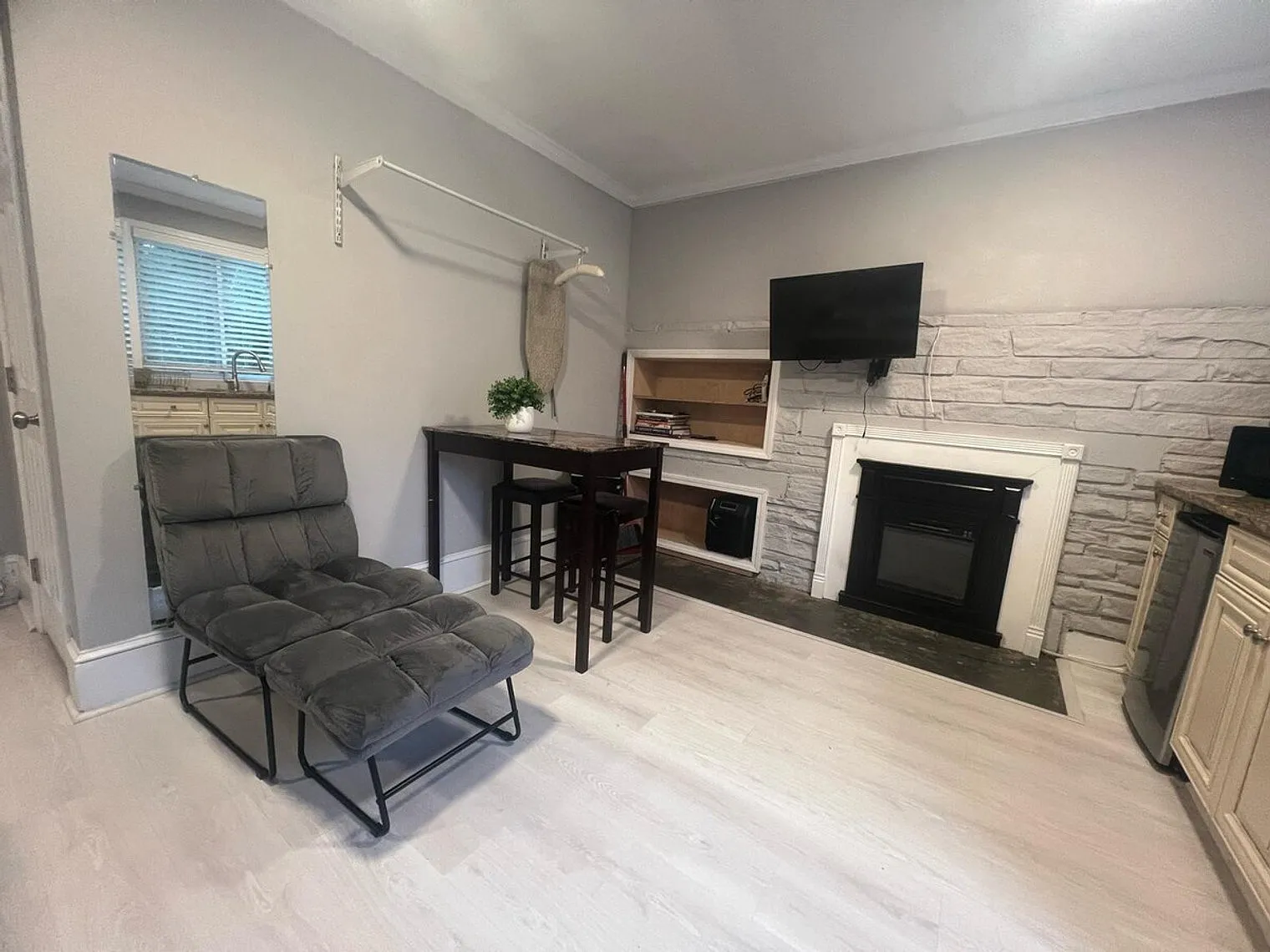 Studio, 1.0 bath, 355 sqft, $2,457 — Photo 4