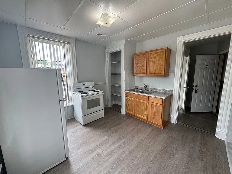 432 W 3rd St #7 — Photo 7
