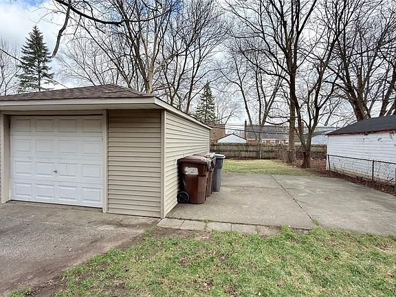 4th image of 291 Arlington St