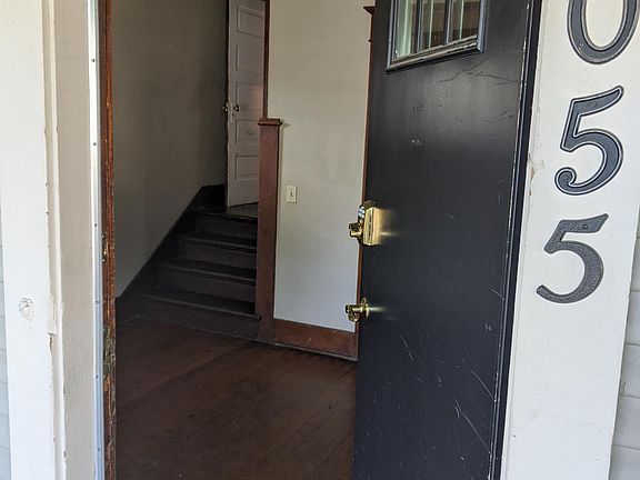 3rd image of 1055 E Isaacs Ave