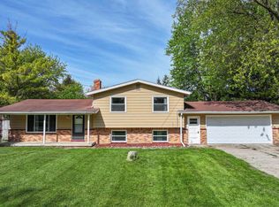 6058 Meadowwood Ln, Grand Blanc, MI 48439