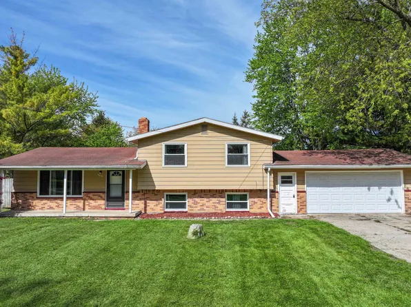 6058 Meadowwood Ln, Grand Blanc, MI 48439