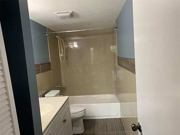 5th image of 5530 NW 44th St APT 311C