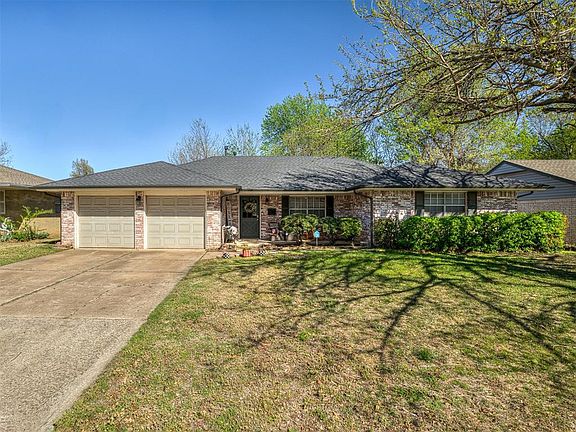 2nd image of 2204 Bellaire Dr