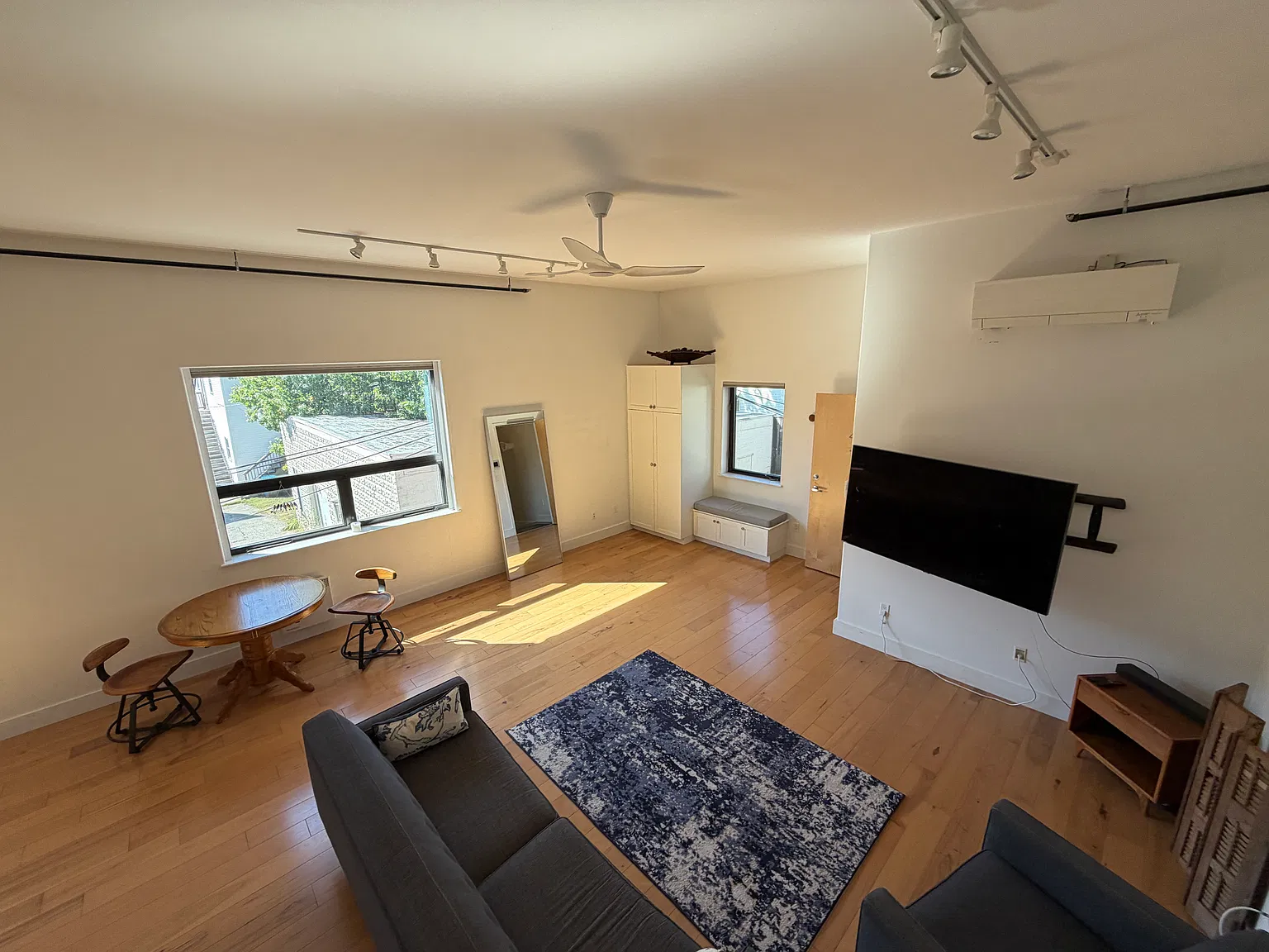 1 bed, 929 sqft, $3,500 — Photo 1