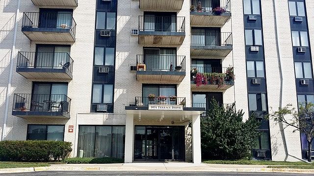 1st image of 9074 Terrace Dr #3C
